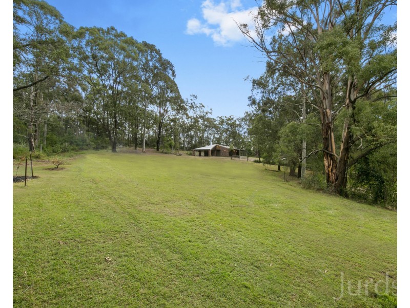 4 Langlands Road, Glen Oak NSW 2320