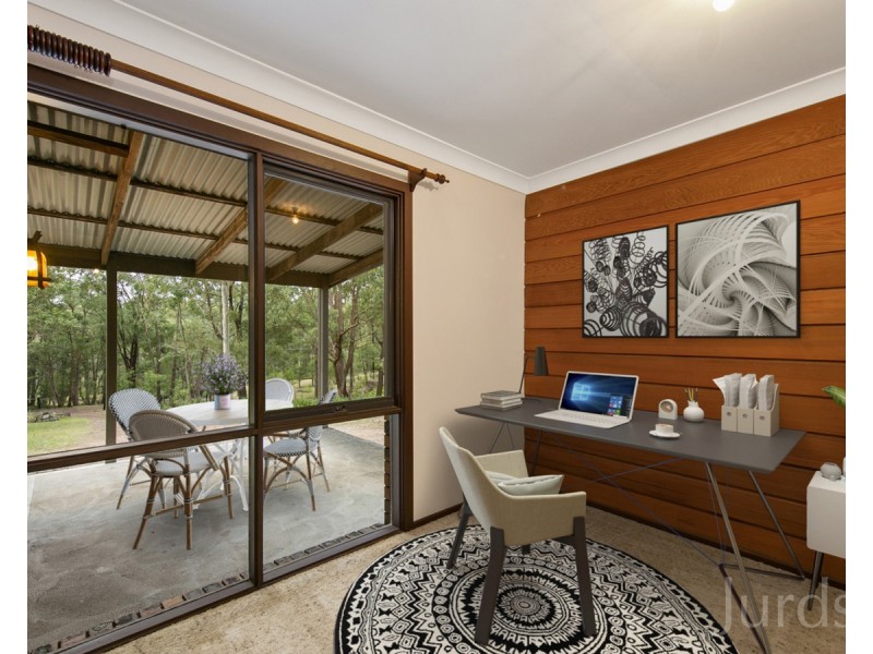 4 Langlands Road, Glen Oak NSW 2320