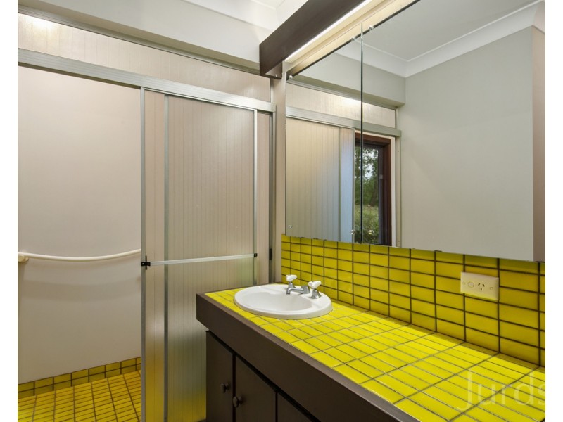 4 Langlands Road, Glen Oak NSW 2320