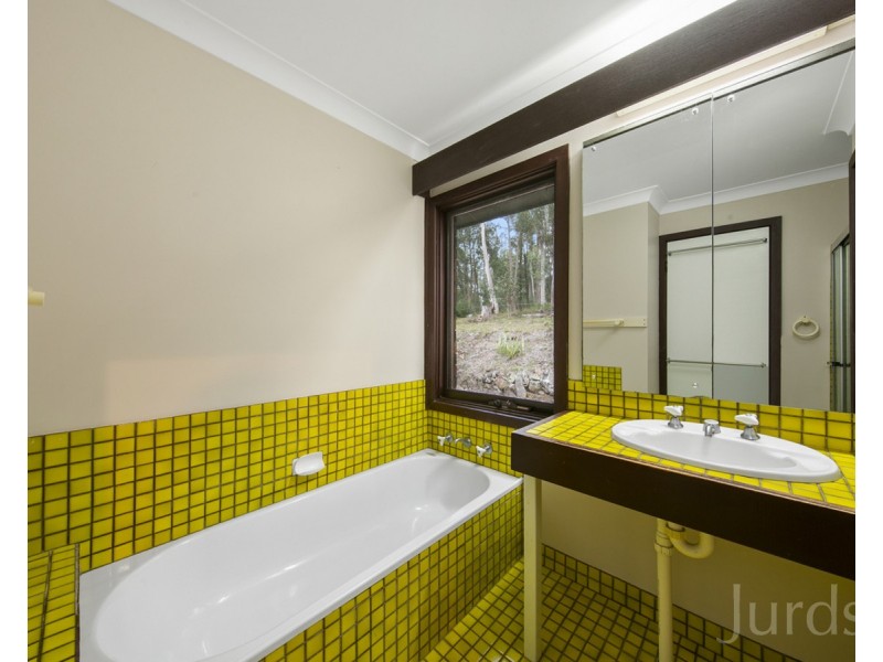 4 Langlands Road, Glen Oak NSW 2320