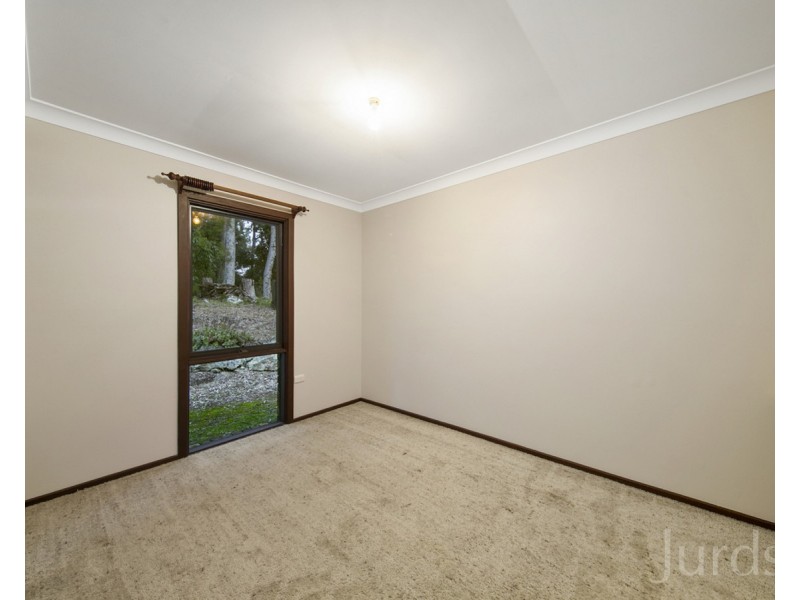 4 Langlands Road, Glen Oak NSW 2320
