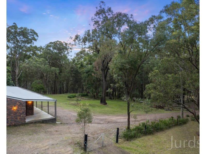 4 Langlands Road, Glen Oak NSW 2320