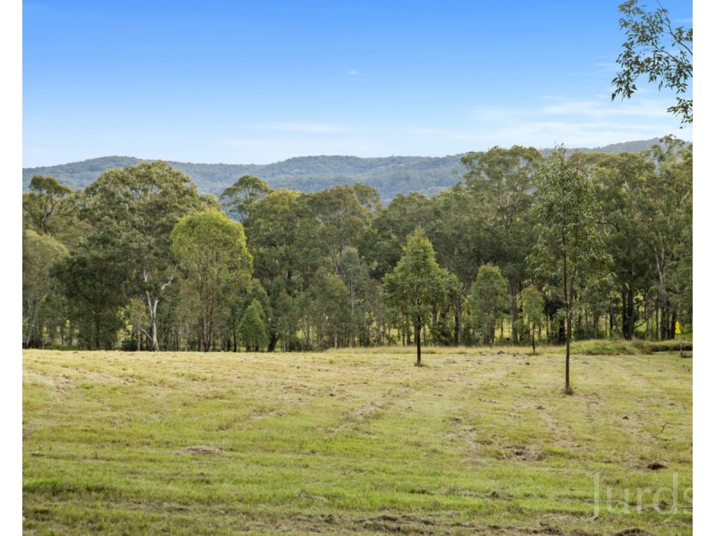 4 Langlands Road, Glen Oak NSW 2320