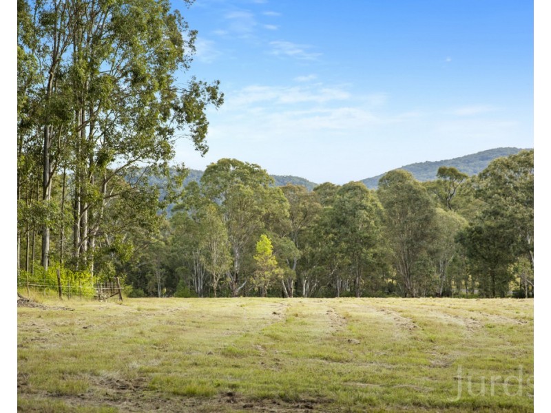 4 Langlands Road, Glen Oak NSW 2320