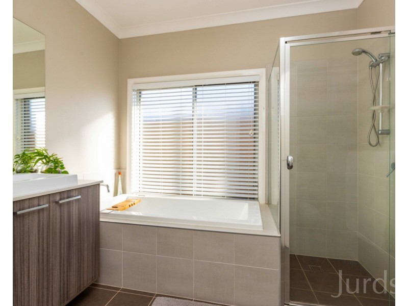 14 Ainsworth Crescent (Huntlee), North Rothbury NSW 2335