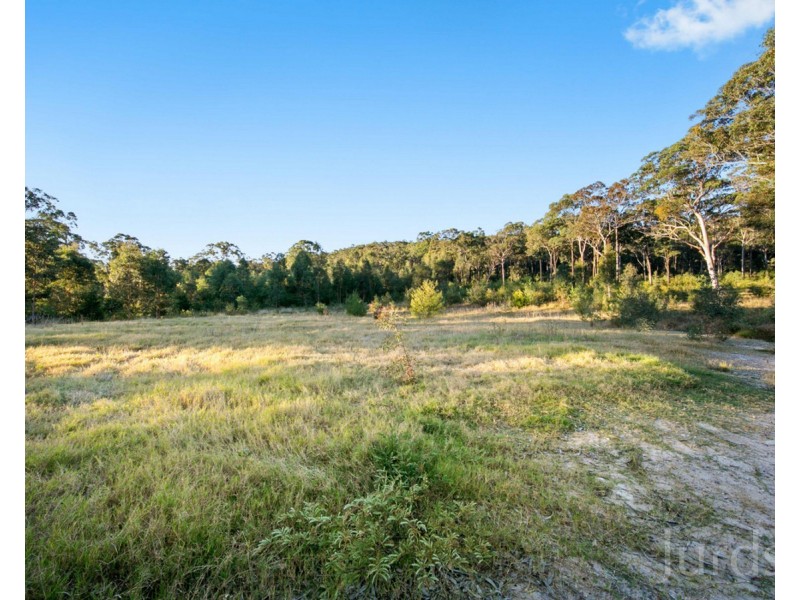 425 Lake Road, Elrington NSW 2325