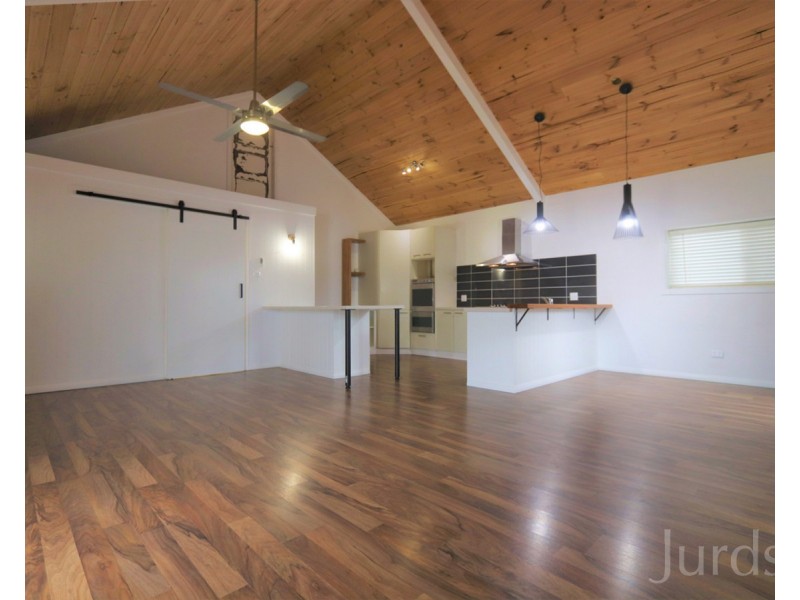 8 Torrens Road, Abermain NSW 2326