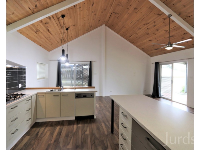 8 Torrens Road, Abermain NSW 2326