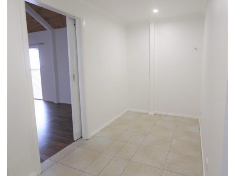 8 Torrens Road, Abermain NSW 2326