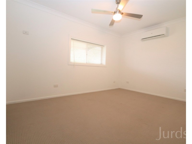 8 Torrens Road, Abermain NSW 2326