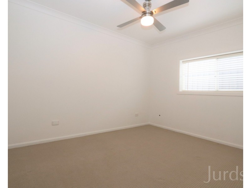 8 Torrens Road, Abermain NSW 2326