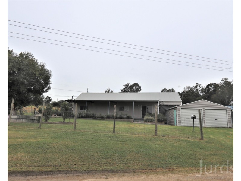 8 Torrens Road, Abermain NSW 2326