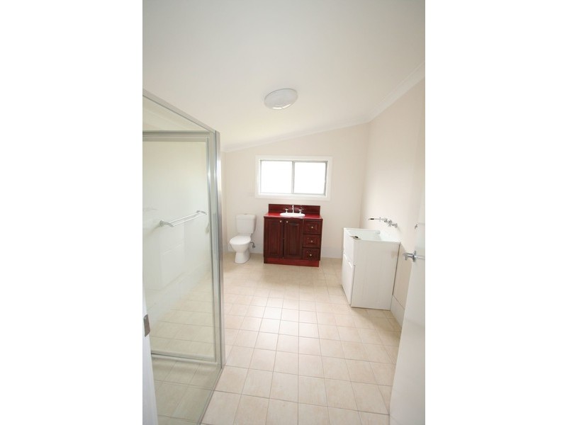 68 Anzac Ave, Cessnock NSW 2325