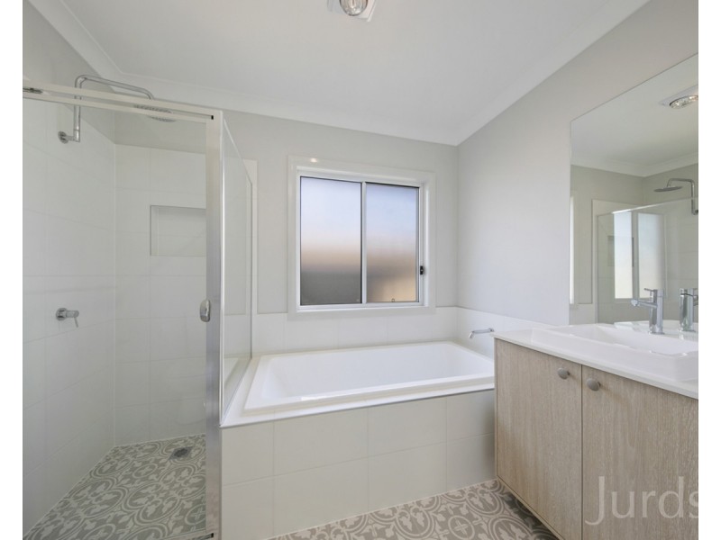 17 Moran Parkway, North Rothbury NSW 2335