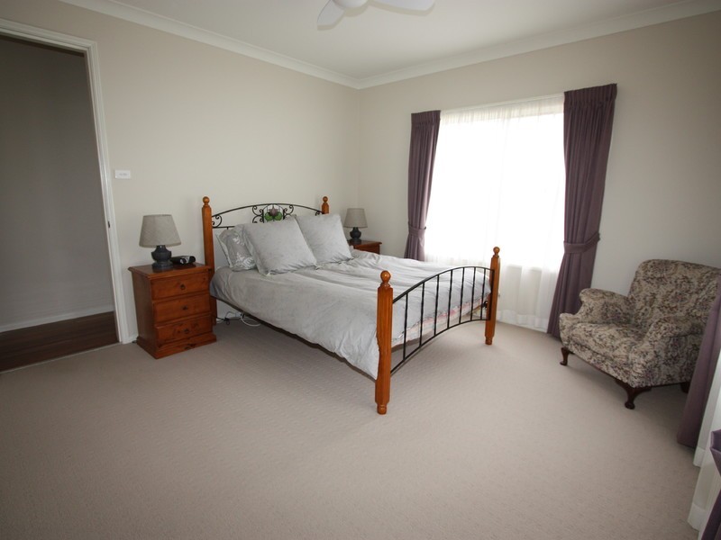 18 Howe Street, Broke NSW 2330