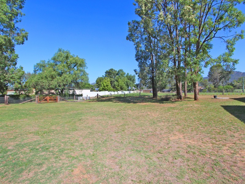 18 Howe Street, Broke NSW 2330
