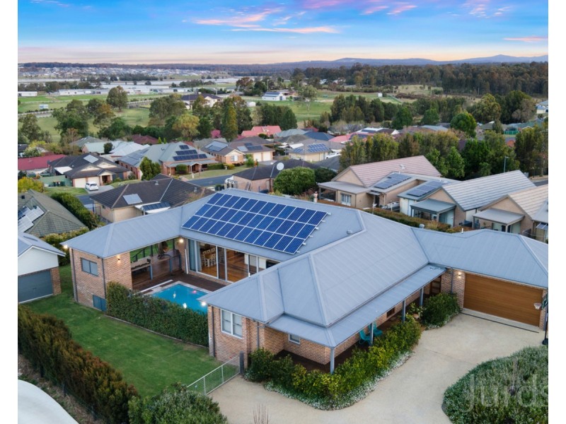 8 Albuera Close, Morpeth NSW 2321