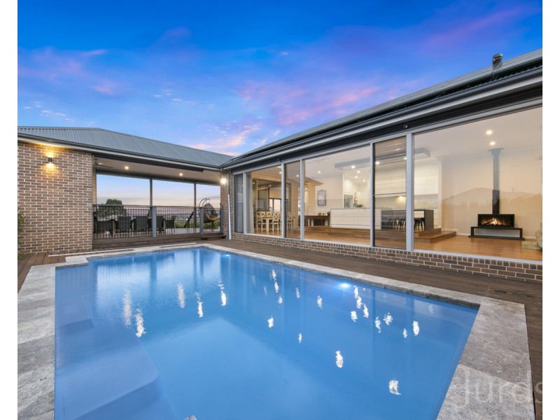 8 Albuera Close, Morpeth NSW 2321