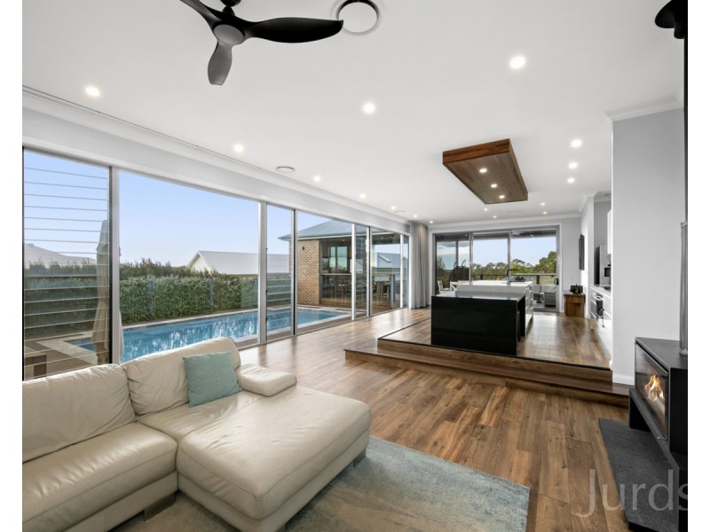 8 Albuera Close, Morpeth NSW 2321