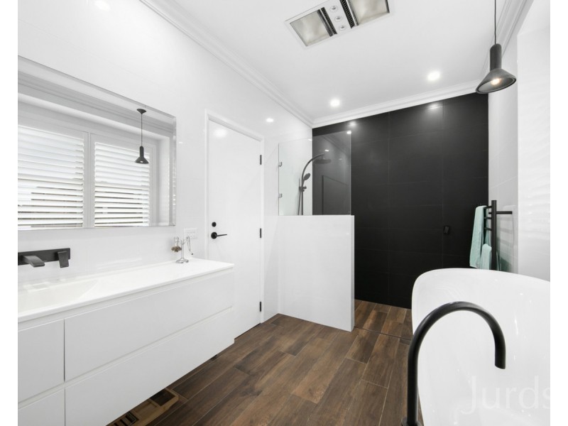 8 Albuera Close, Morpeth NSW 2321