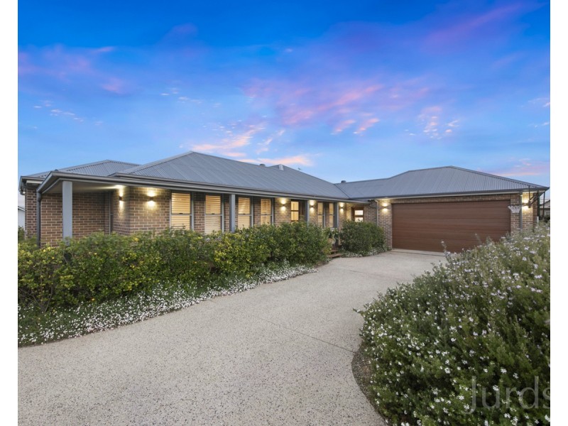 8 Albuera Close, Morpeth NSW 2321