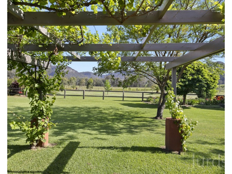 465 Sandy Creek Road, Mount Vincent NSW 2323