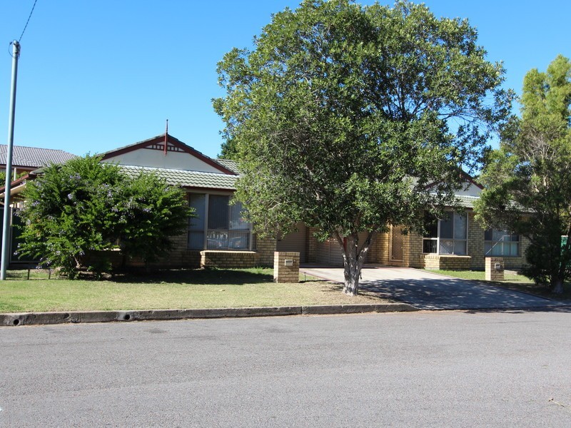 2/5 Ferguson St, Cessnock NSW 2325