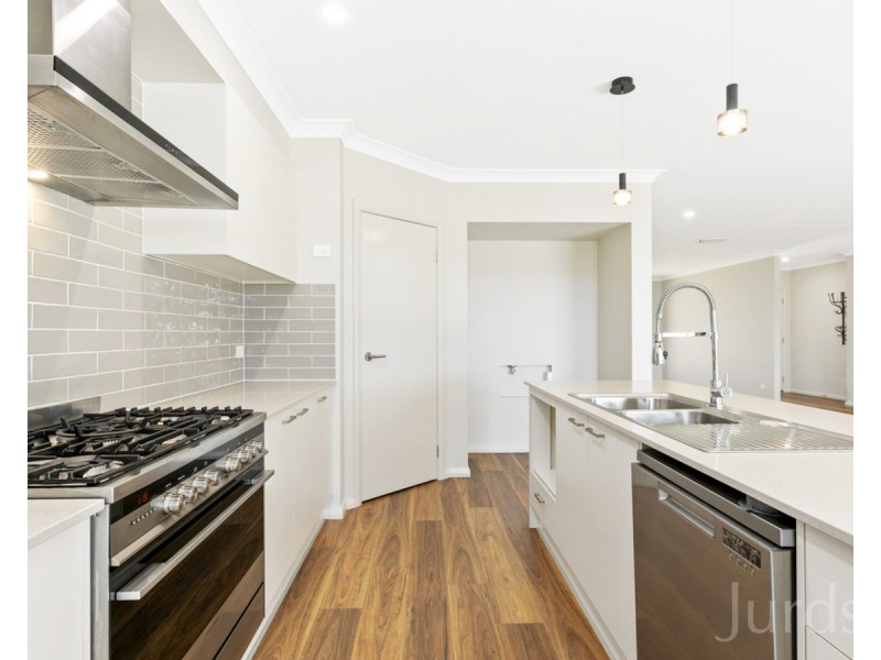28B The Ballabourneen, Lovedale NSW 2325