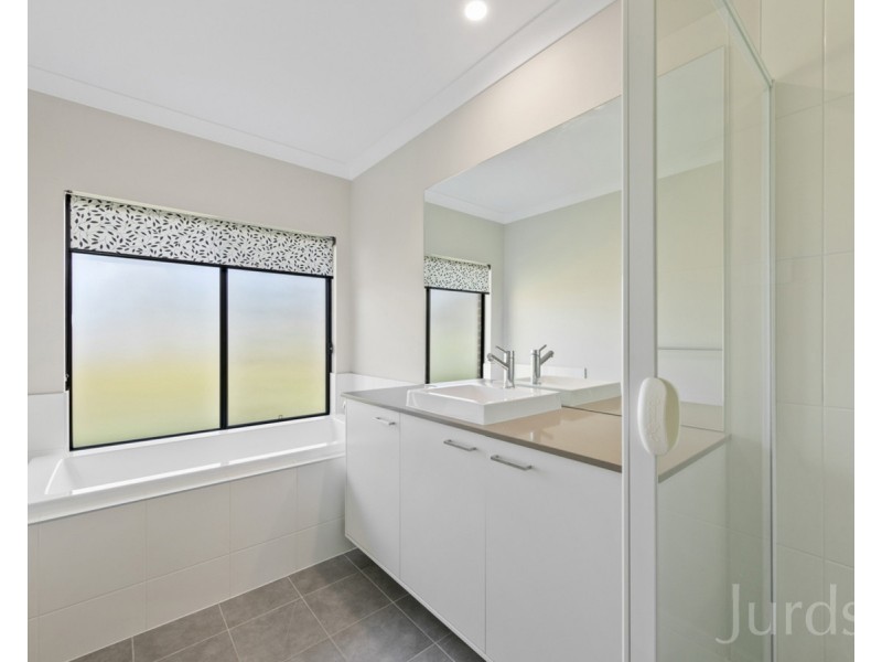 28B The Ballabourneen, Lovedale NSW 2325