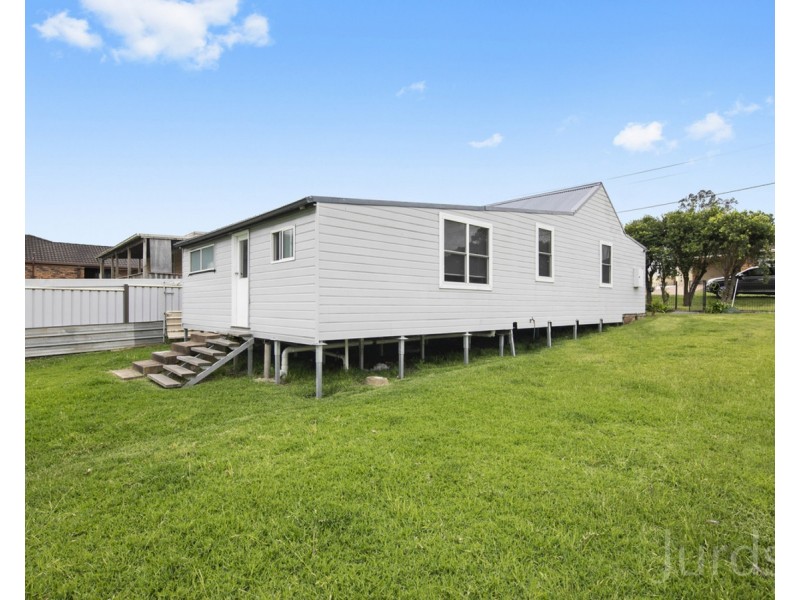 8 Whitburn Street, Greta NSW 2334