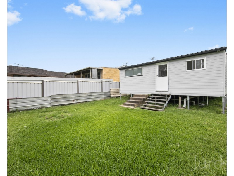 8 Whitburn Street, Greta NSW 2334