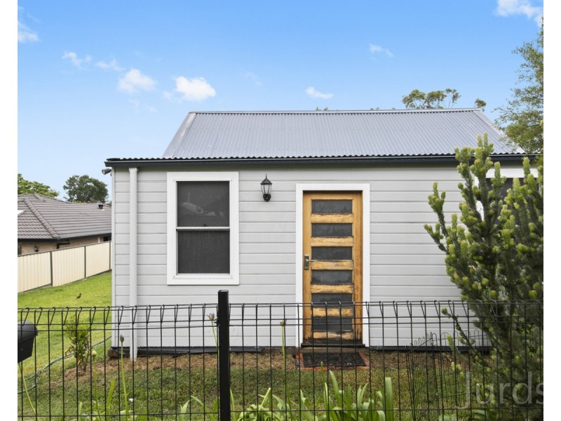 8 Whitburn Street, Greta NSW 2334