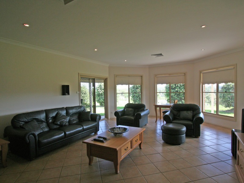 642 Wollombi Road, Bishops Bridge NSW 2326