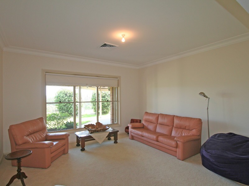 642 Wollombi Road, Bishops Bridge NSW 2326