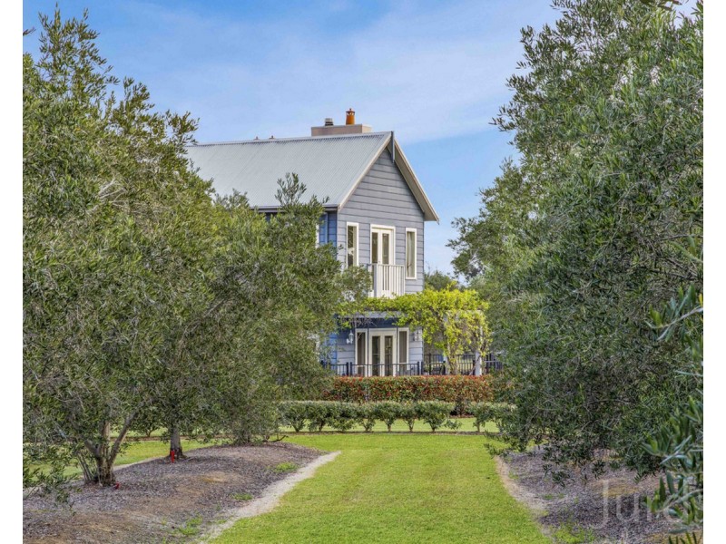 77 Wilderness Road, Lovedale NSW 2325