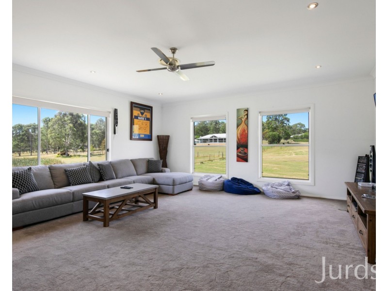 9 Merewether Close, North Rothbury NSW 2335
