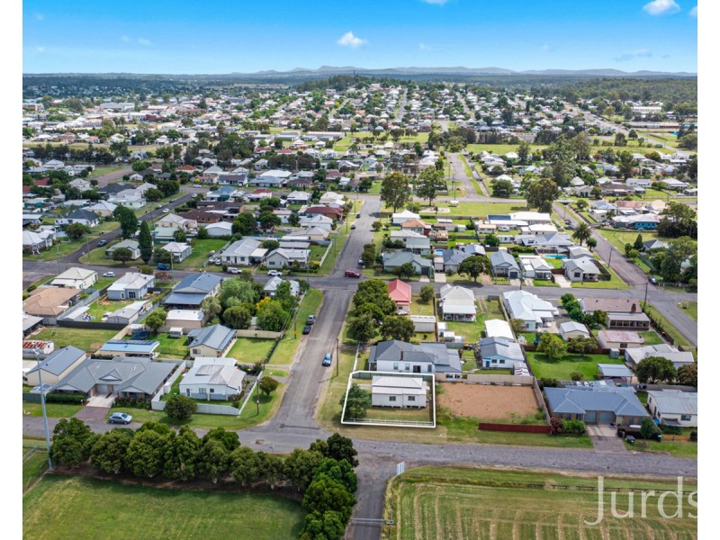 10 Fourth Street, Cessnock NSW 2325