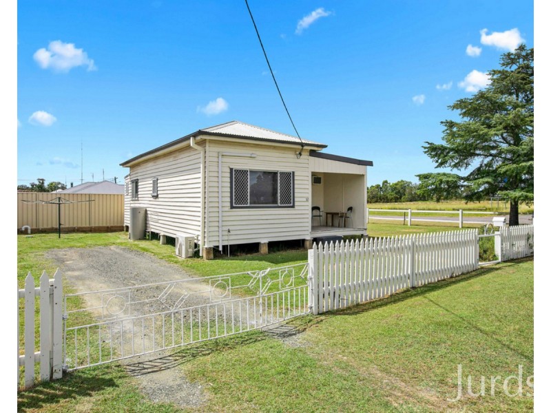 10 Fourth Street, Cessnock NSW 2325