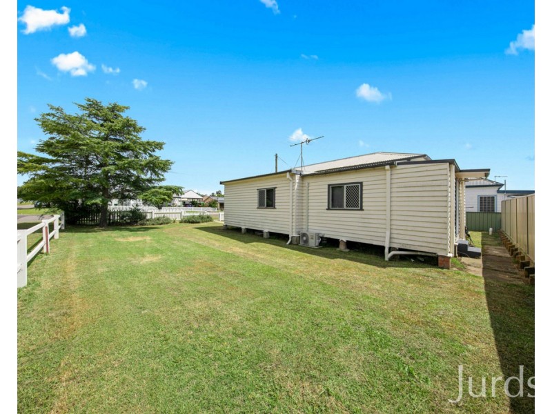 10 Fourth Street, Cessnock NSW 2325
