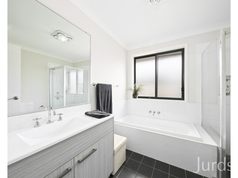 10 Zinfandel Circuit, Cessnock NSW 2325