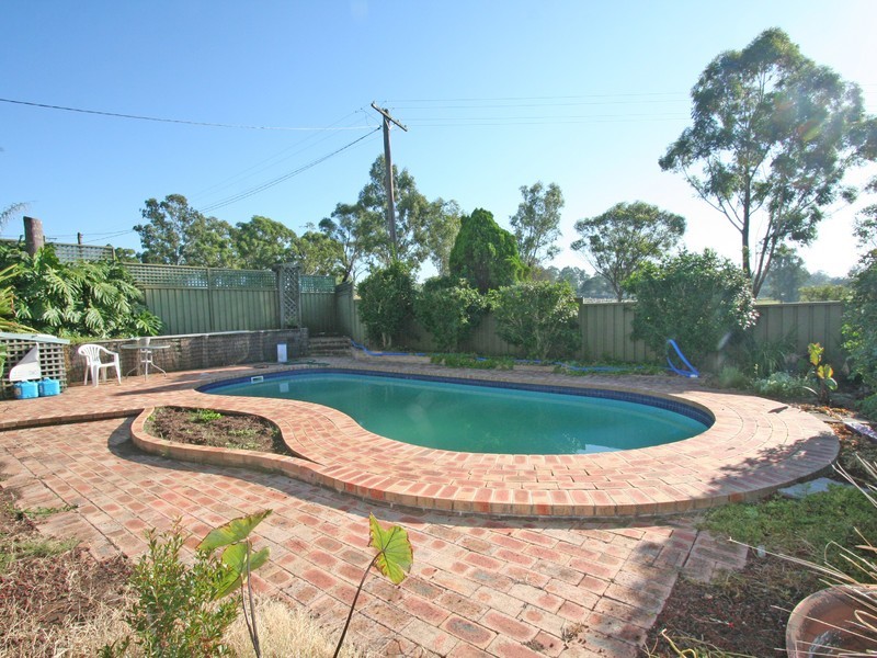 24 Evans Street, Greta NSW 2334