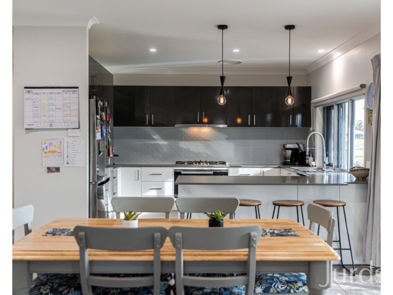 127 Lakes Folly Drive, Branxton NSW 2335