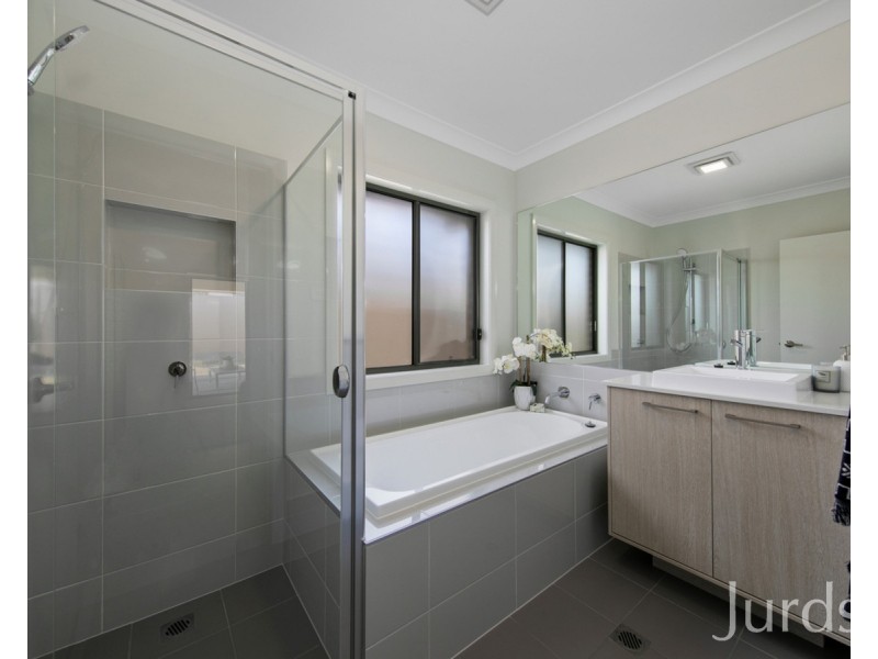 16 Brooker Drive (Huntlee), North Rothbury NSW 2335
