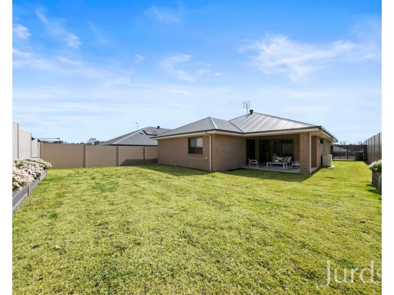 16 Brooker Drive (Huntlee), North Rothbury NSW 2335