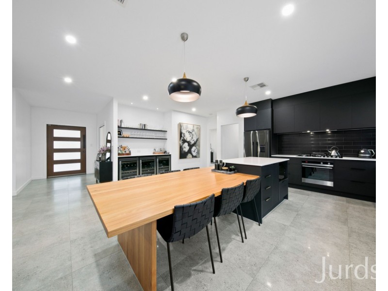 13 Liquid Amber Close, Pokolbin NSW 2320