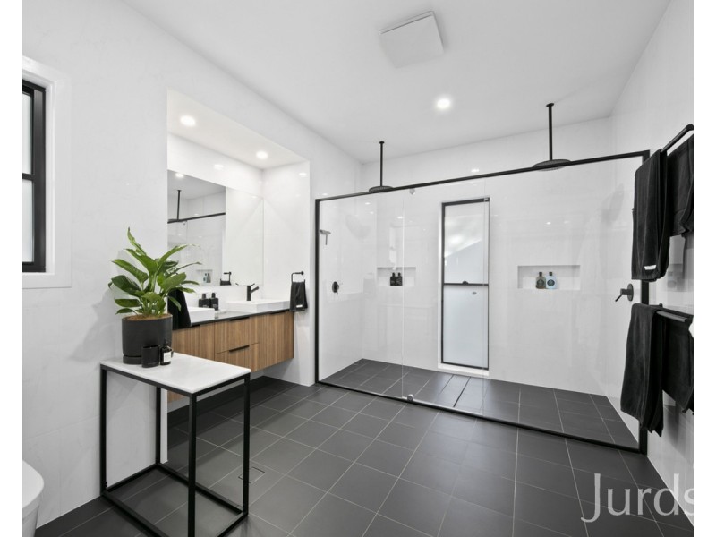 13 Liquid Amber Close, Pokolbin NSW 2320