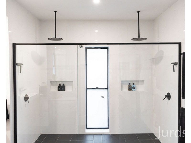 13 Liquid Amber Close, Pokolbin NSW 2320