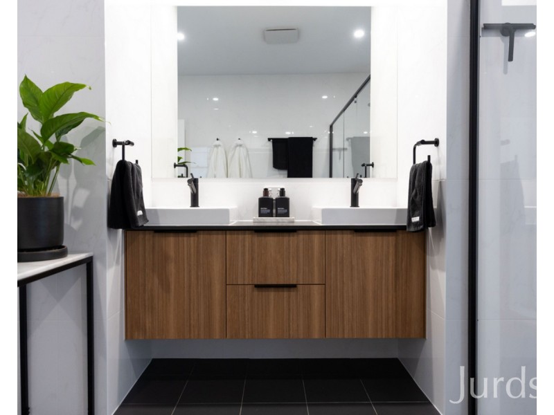 13 Liquid Amber Close, Pokolbin NSW 2320