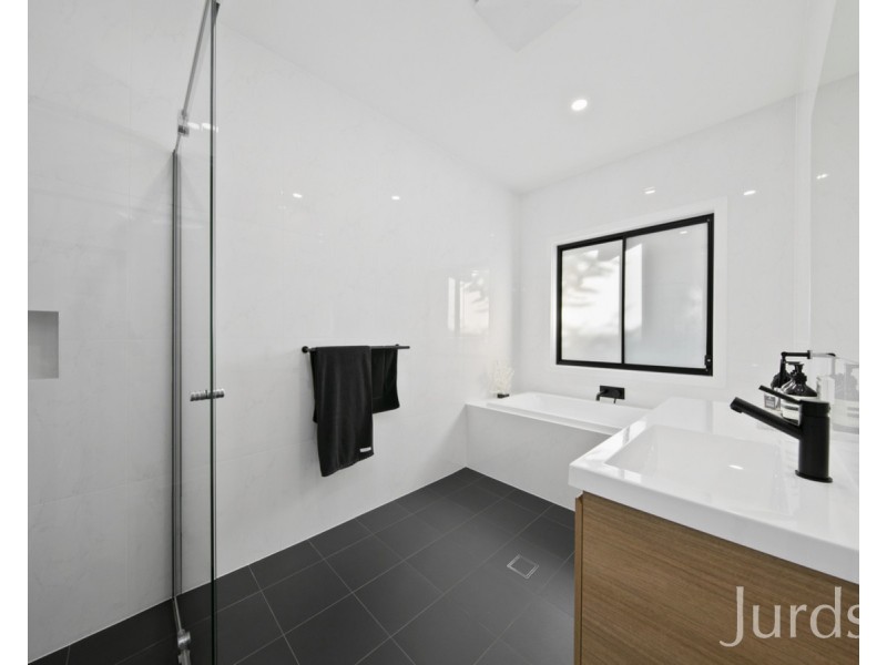 13 Liquid Amber Close, Pokolbin NSW 2320