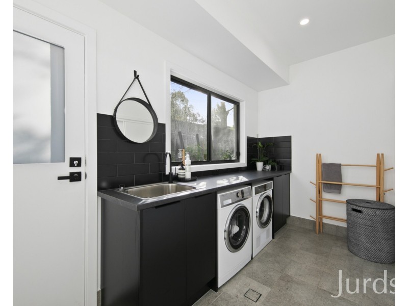 13 Liquid Amber Close, Pokolbin NSW 2320